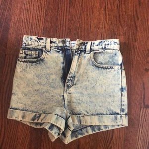 American apperal acid wash high-waisted shorts